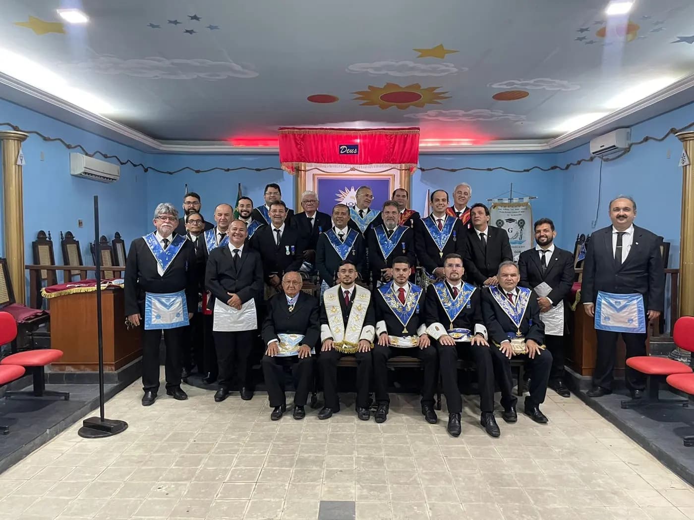 Registro fotográfico: SESSÃO MAGNA DE INSTALAÇÃO E POSSE DE VENERÁVEL MESTRE E DIRETORIA DA LOJA UNIVERSITÁRIA POETA RENATO CALDAS, Nº 4307, ORIENTE DE ASSÚ/RN.