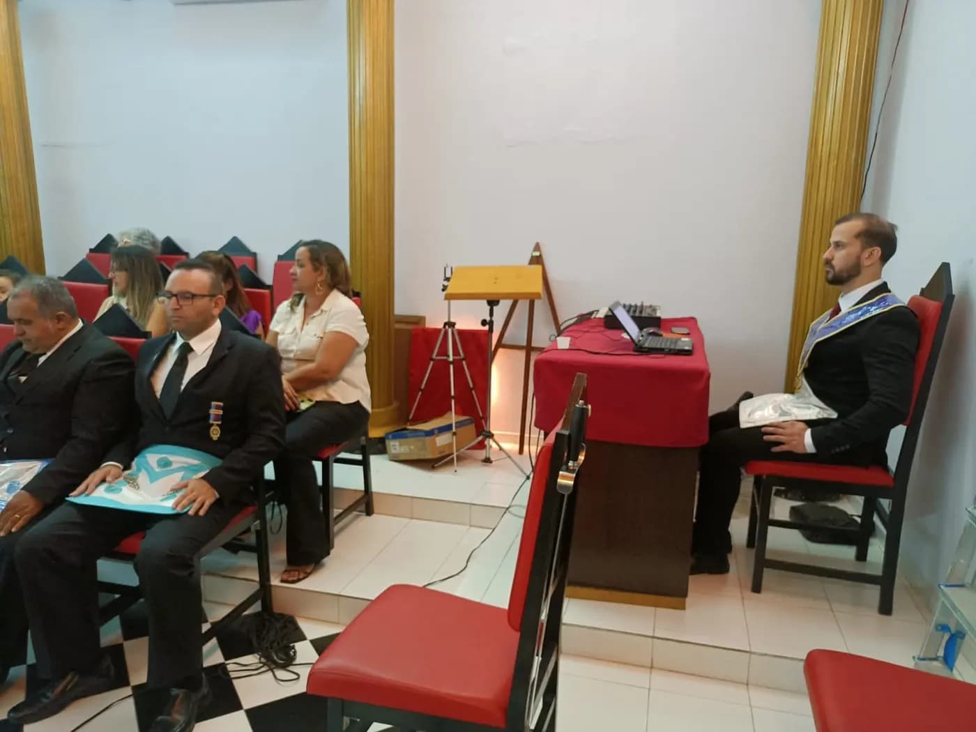 Registro fotográfico: SESSÃO MAGNA PÚBLICA ALUSIVA A 13º ANO DE FUNDAÇÃO DA ARLS UNIVERSITÁRIA MÁRIO VILAR DE MELO, Nº 4.085, ORIENTE DE NATAL/RN