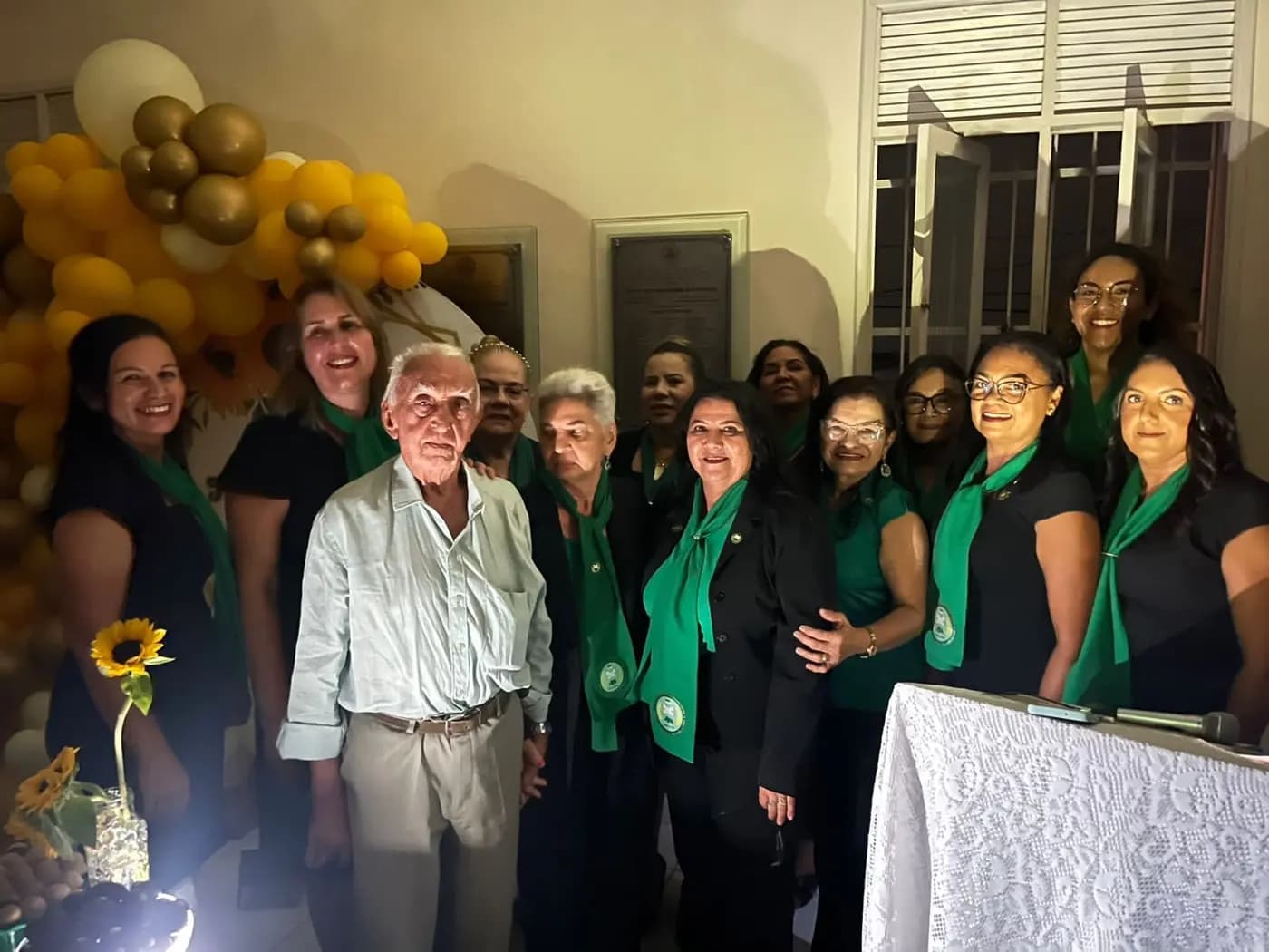 Registro fotográfico: FESTA EM COMEMORAÇÃO AO PRIMEIRO ANIVERSÁRIO DA FRATERNIDADE FEMININA OBREIRAS DE LUZ, VINCULADA A ARLS JOÃO CECÍLIO DA COSTA, Nº 2116, ORIENTE DE NATAL/RN