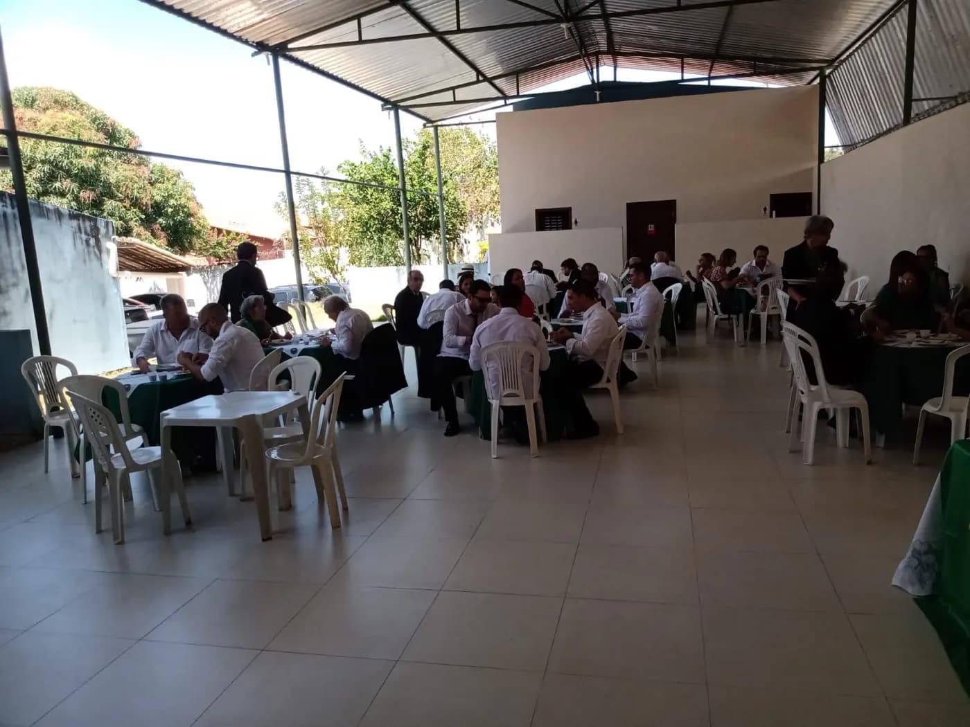 Registro fotográfico: SESSÃO MAGNA DE INICIAÇÃO NA ARLS GENTIL MARINHO, N° 2070, ORIENTE DE PARNAMIRIM/RN, E ALMOÇO ALUSIVO AO SEU 44º ANO DE FUNDAÇÃO