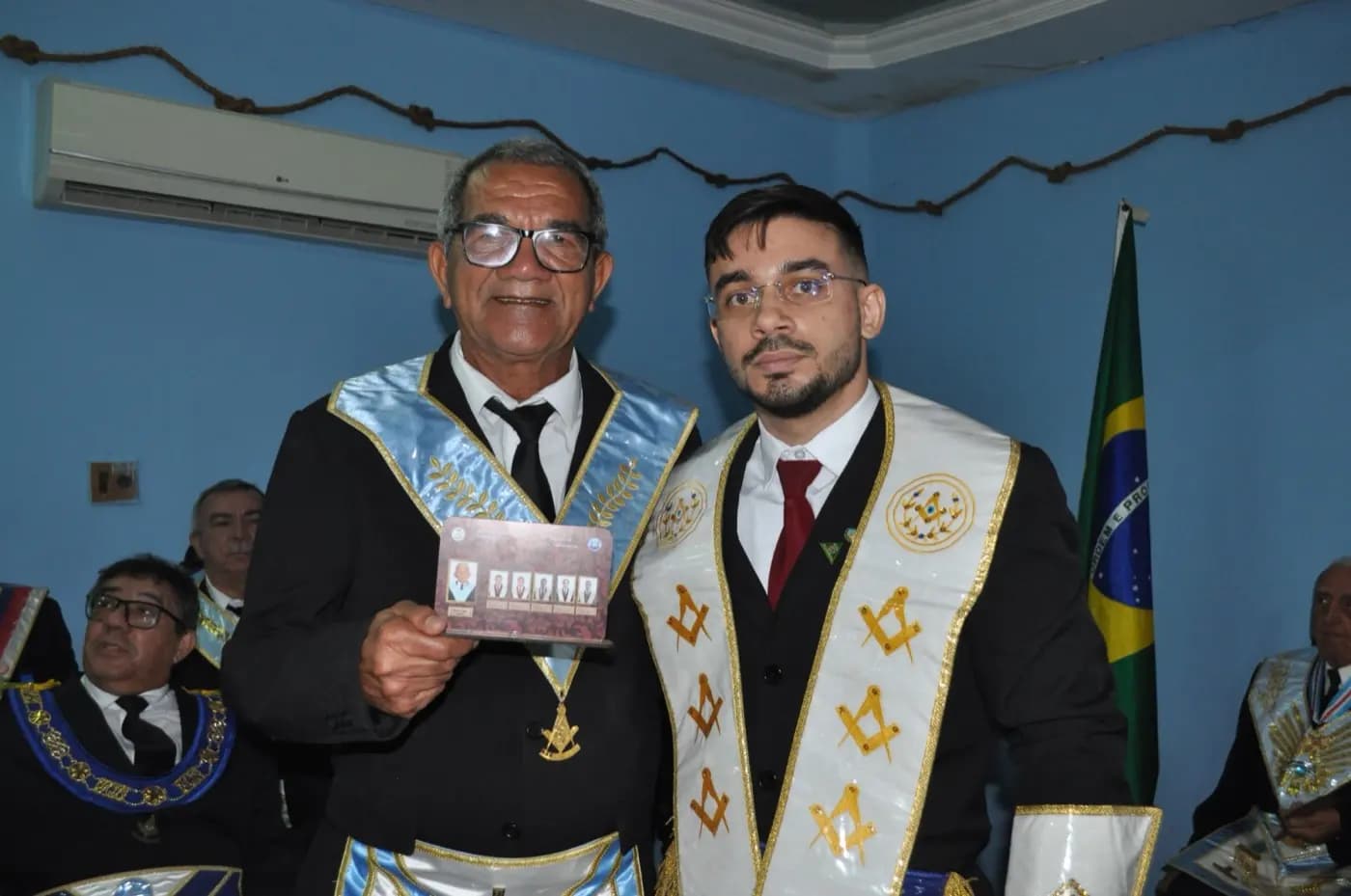 Registro fotográfico: SESSÃO MAGNA PÚBLICA ALUSIVA AO 10º ANO DE FUNDAÇÃO DA ARLS UNIVERSITÁRIA POETA RENATO CALDAS, Nº 4.307, ORIENTE DE ASSU/RN