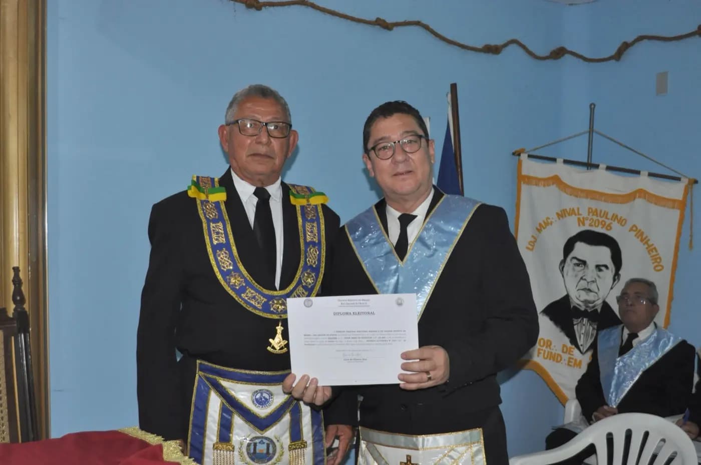 Registro fotográfico: SESSÃO MAGNA DE INSTALAÇÃO E POSSE DE VENERÁVEL MESTRE E DIRETORIA DA ARLS ESTRELA ALTANEIRA, Nº 2.361, ORIENTE DE PENDÊNCIAS/RN