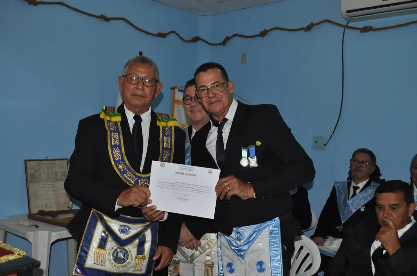 Registro fotográfico: SESSÃO MAGNA DE INSTALAÇÃO E POSSE DE VENERÁVEL MESTRE E DIRETORIA DA ARLS ESTRELA ALTANEIRA, Nº 2.361, ORIENTE DE PENDÊNCIAS/RN