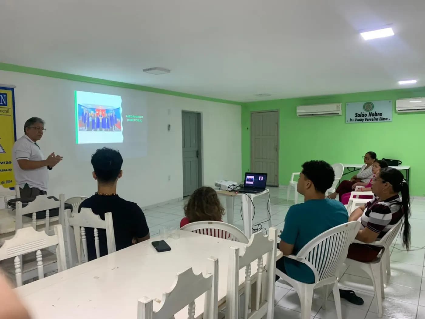 Registro fotográfico: AÇÃO PARAMAÇÔNICA JUVENIL – O NÚCLEO ALFA UNIÃO E TRABALHO SANTACRUZENSE REALIZA REUNIÃO COM PAIS DE NOVOS ASPIRANTES APJ