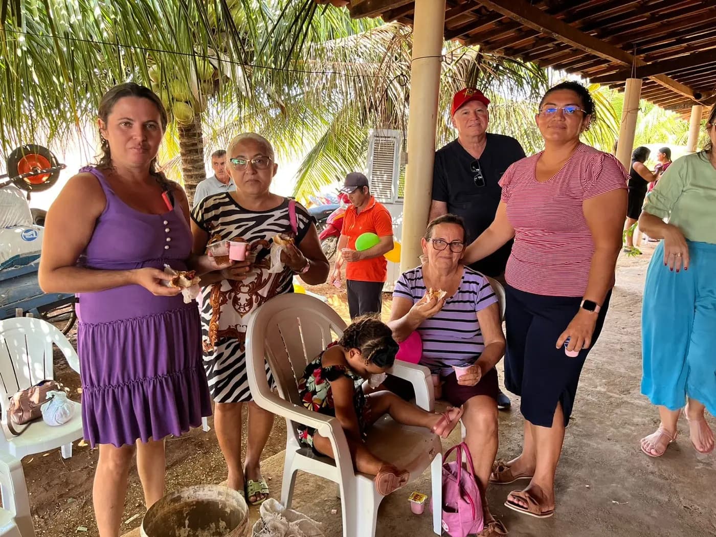 Registro fotográfico: AÇÃO FILANTRÓPICA DO DIA DA CRIANÇA, REALIZADA PELAS LOJAS MAÇÔNICAS JERÔNIMO ROSADO, AMÂNCIO DANTAS, SEBASTIÃO VASCONCELOS DOS SANTOS E FRATERNIDADE ACADÊMICA MOSSOROENSE, EM CONJUNTO COM AS FRATERNIDADES FEMININAS CRUZEIRO DO SUL