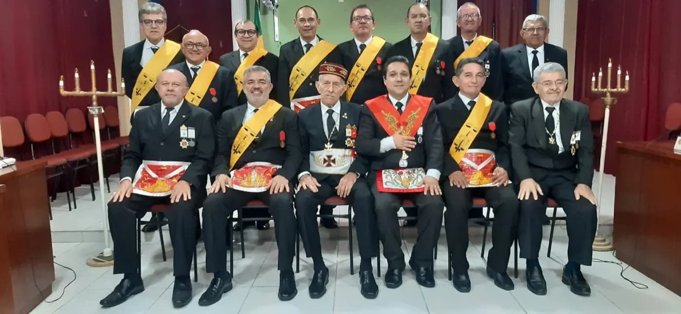 Registro fotográfico: SESSÃO DE ELEVAÇÃO AO GRAU 16 – SUPREMO CONSELHO DO BRASIL DO GRAU 33 PARA O RITO ESCOCÊS ANTIGO E ACEITO – DELEGACIA LITÚRGICA DO RIO GRANDE DO NORTE DO – SUBLIME CAPÍTULO ROSA CRUZ EVOLUÇÃO SEGUNDA
