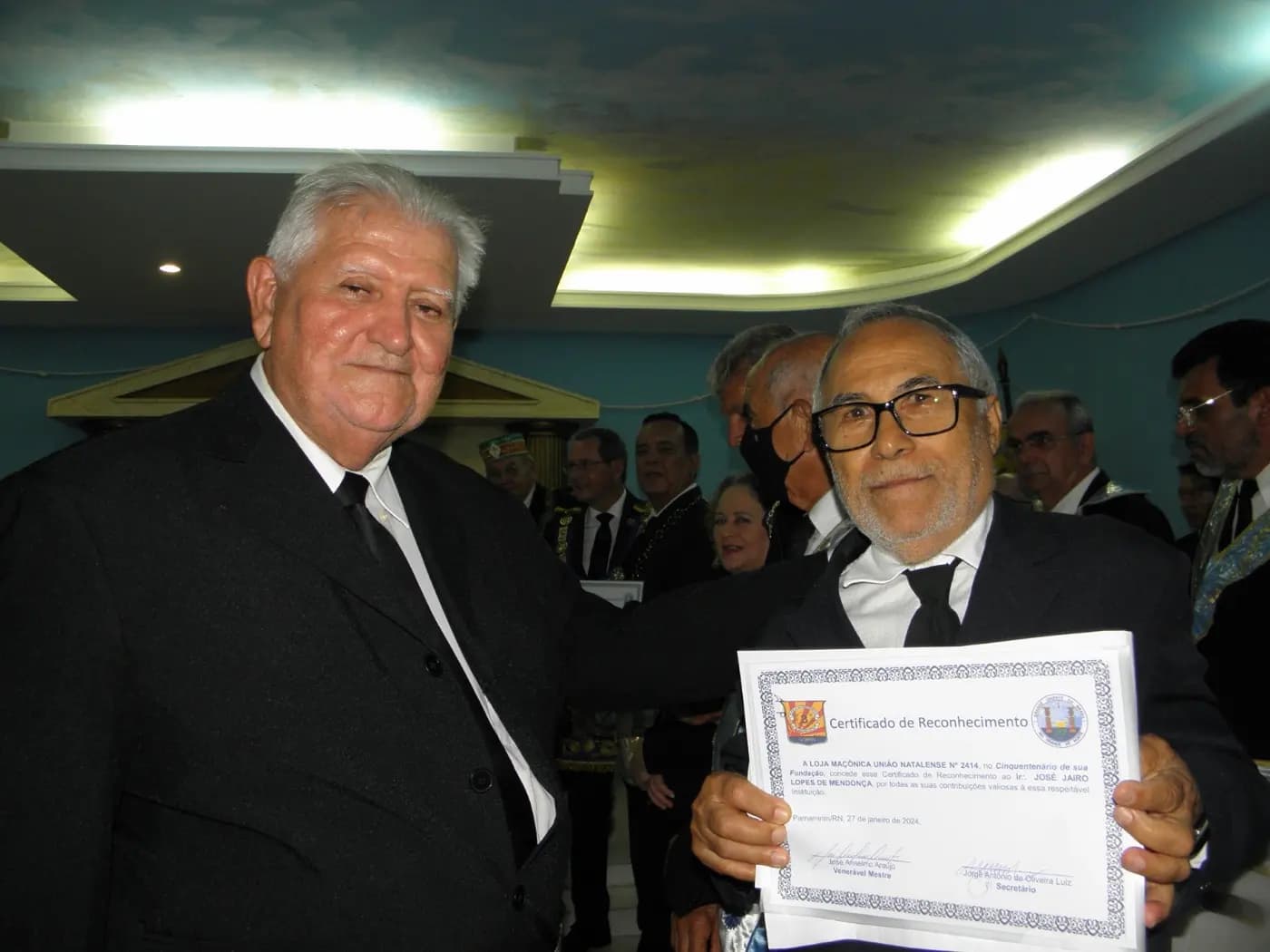 Registro fotográfico: SESSÃO MAGNA PÚBLICA ALUSIVA AO 50º ANO DE FUNDAÇÃO DA ARLS UNIÃO NATALENSE, Nº 2.414, ORIENTE DE PARNAMIRIM/RN.