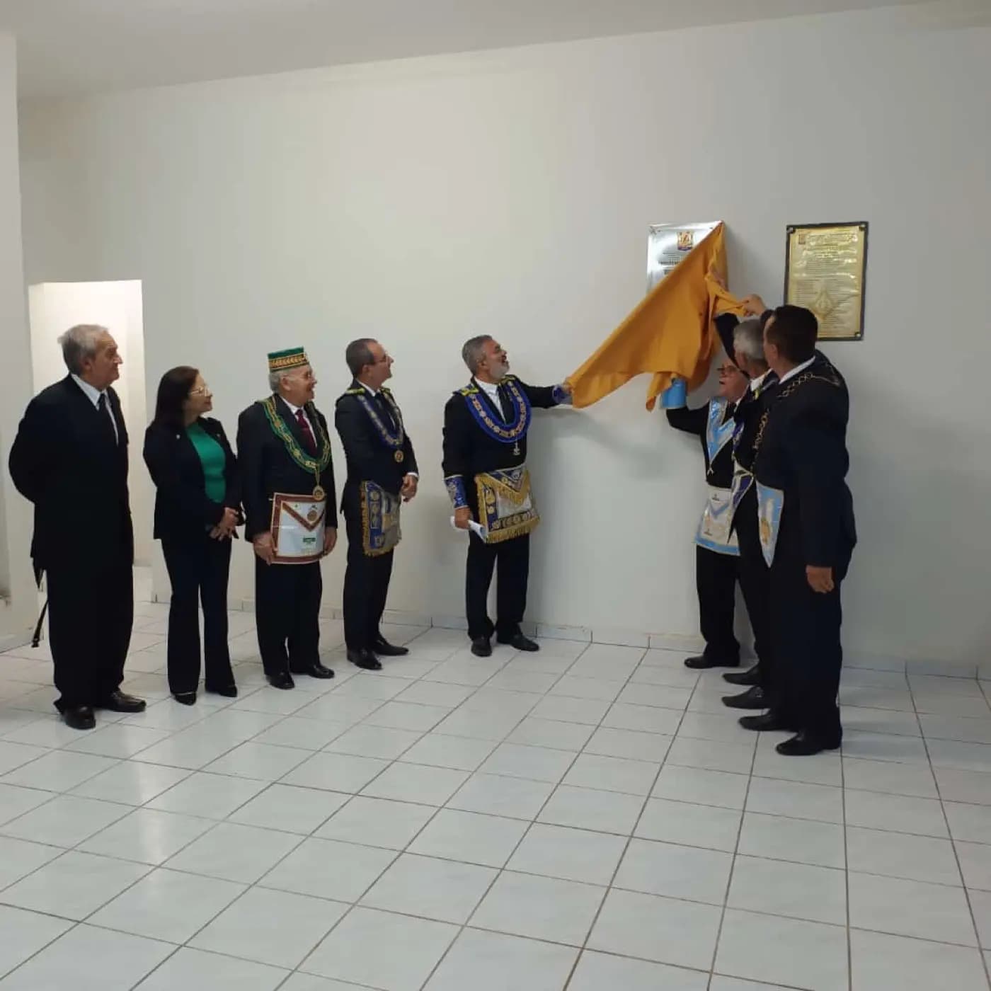 Registro fotográfico: SESSÃO MAGNA PÚBLICA ALUSIVA AO 50º ANO DE FUNDAÇÃO DA ARLS UNIÃO NATALENSE, Nº 2.414, ORIENTE DE PARNAMIRIM/RN.