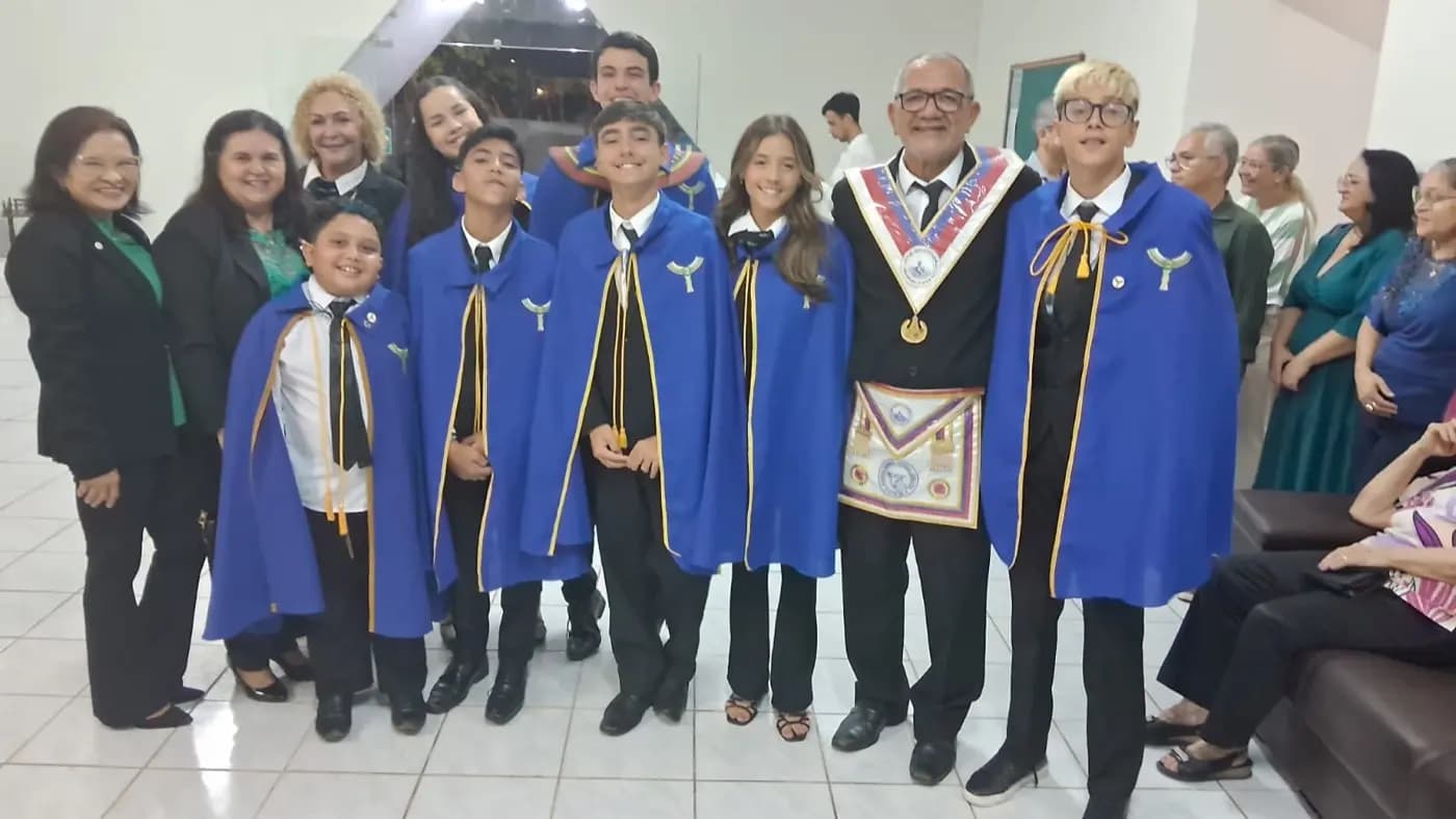Registro fotográfico: SESSÃO MAGNA PÚBLICA ALUSIVA AO 50º ANO DE FUNDAÇÃO DA ARLS UNIÃO NATALENSE, Nº 2.414, ORIENTE DE PARNAMIRIM/RN.