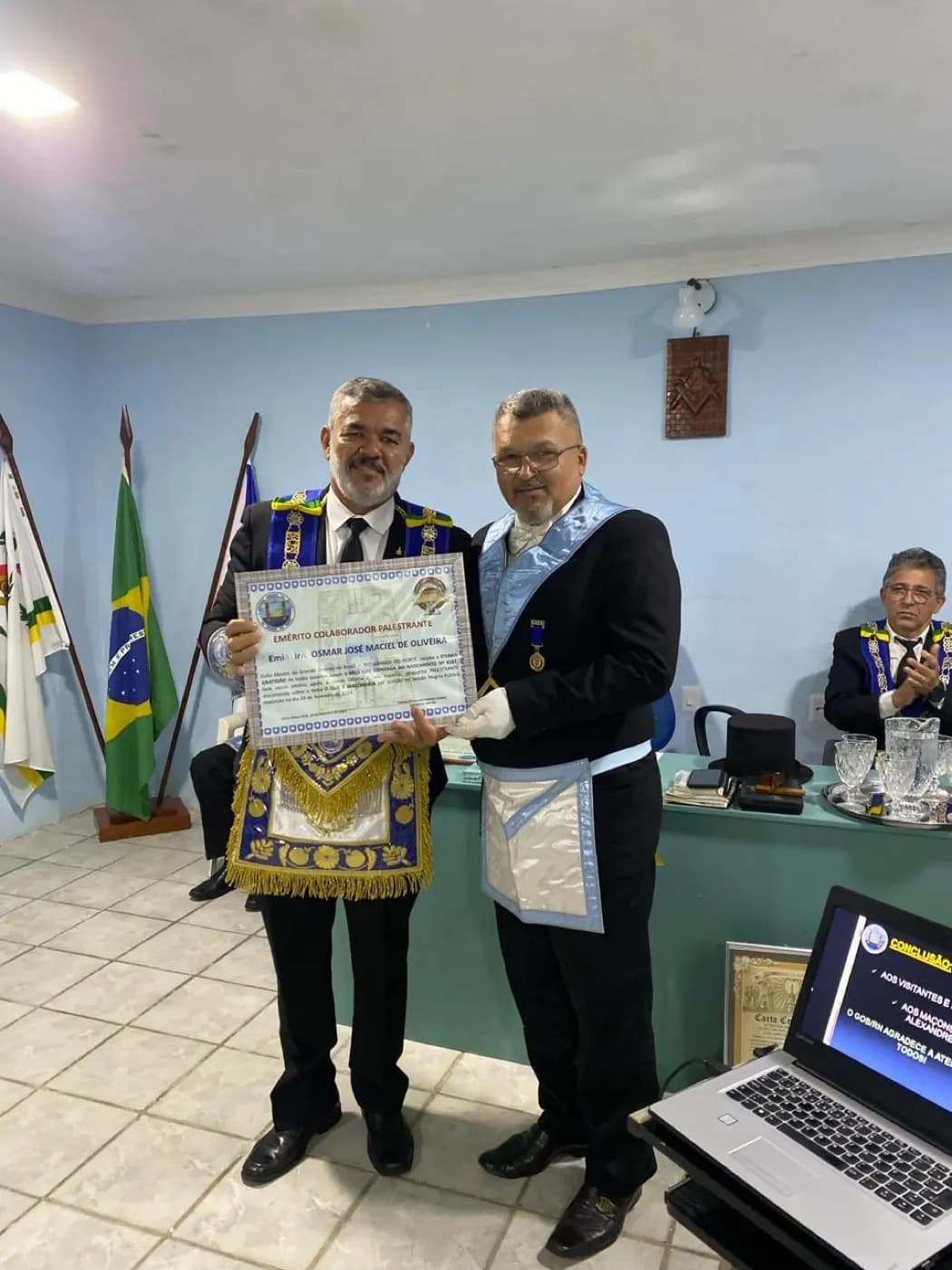 Registro fotográfico: PARTICIPAÇÃO DO GRÃO-MESTRE DO GOB/RN NA SESSÃO MAGNA PÚBLICA NA ARLS LUIZ GONZAGA DO NASCIMENTO, N° 4.567, ORIENTE DE SANTA MARIA/RN.
