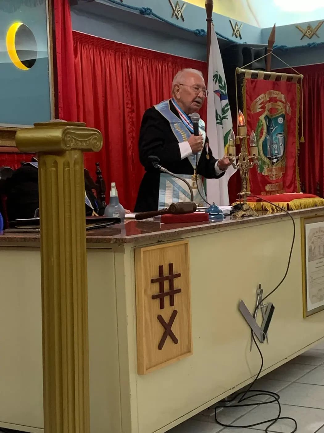 Registro fotográfico: PARTICIPAÇÃO DO GRÃO-MESTRE GOB/RN NA SESSÃO CONJUNTA DAS LOJAS DA 3ª REGIÃO, OCORRIDA NO TEMPLO DA ARLS TRABALHO E FRATERNIDADE Nº 1.518, ORIENTE DE CAICÓ/RN.