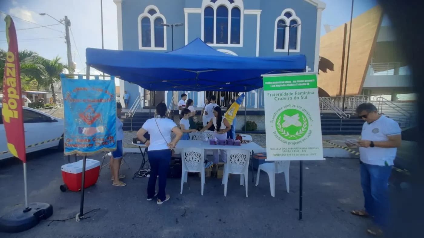 Registro fotográfico: AÇÃO FILANTRÓPICA REALIZADA PELA LOJA MAÇÔNICA UNIÃO E TRABALHO IV Nº 1.838, ORIENTE DE SANTA CRUZ/RN, EM CONJUNTO COM A FRATERNIDADE FEMININA CRUZEIRO DO SUL – SAMARITANAS UNIDAS E O COM NÚCLEO ALFA UNIÃO E TRABALHO SANTACRUZENSE, DA AÇÃO PARAMAÇÔNICA JUVENIL (APJ).