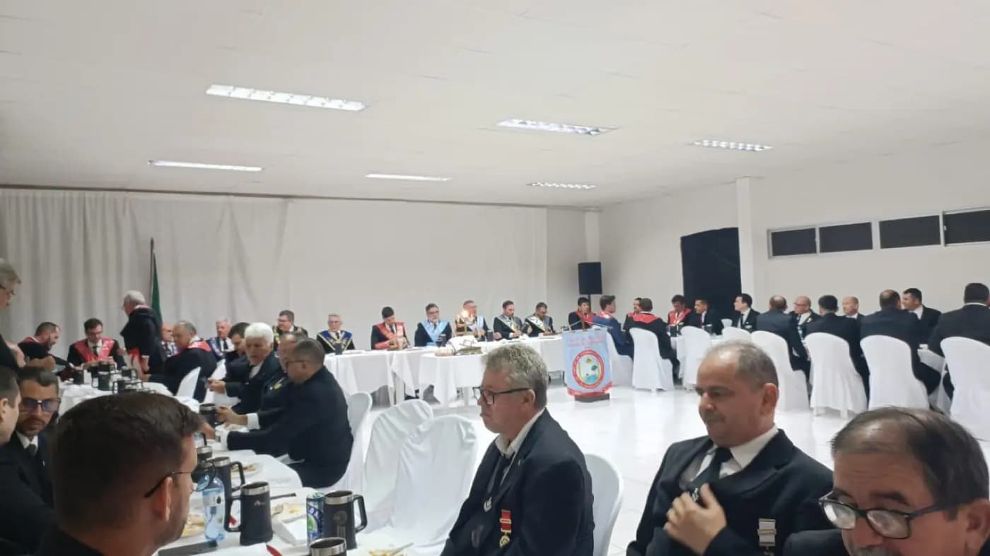 Registro fotográfico: PARTICIPAÇÃO DE COMITIVA DO GOB/RN NO BANQUETE RITUALÍSTICO ALUSIVO AO ANIVERSÁRIO DA LOJA MAÇÔNICA 13 DE SETEMBRO, ORIENTE DE PAU DOS FERROS/RN, JURISDICIONADA AO GORN.
