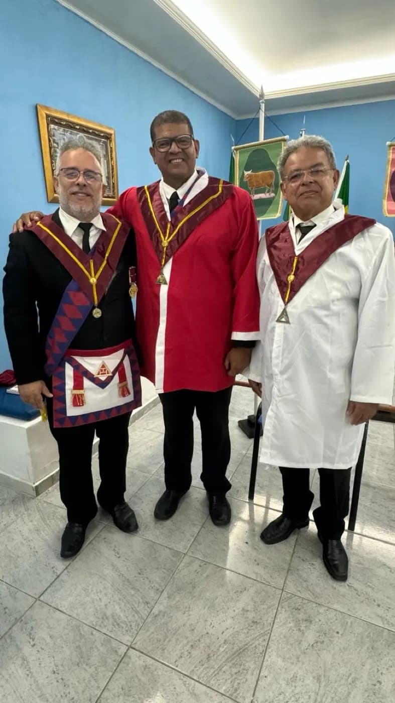 Registro fotográfico: PARTICIPAÇÃO DO GRÃO-MESTRE DO GOB/RN NA 1ª SESSÃO ORDINÁRIA DE 2024 DO SAGRADO ARCO REAL DE JERUSALÉM – CAPÍTULO SÃO MIGUEL ARCANJO Nº 94 – JURISDICIONADO AO SGCMSARB GOB.