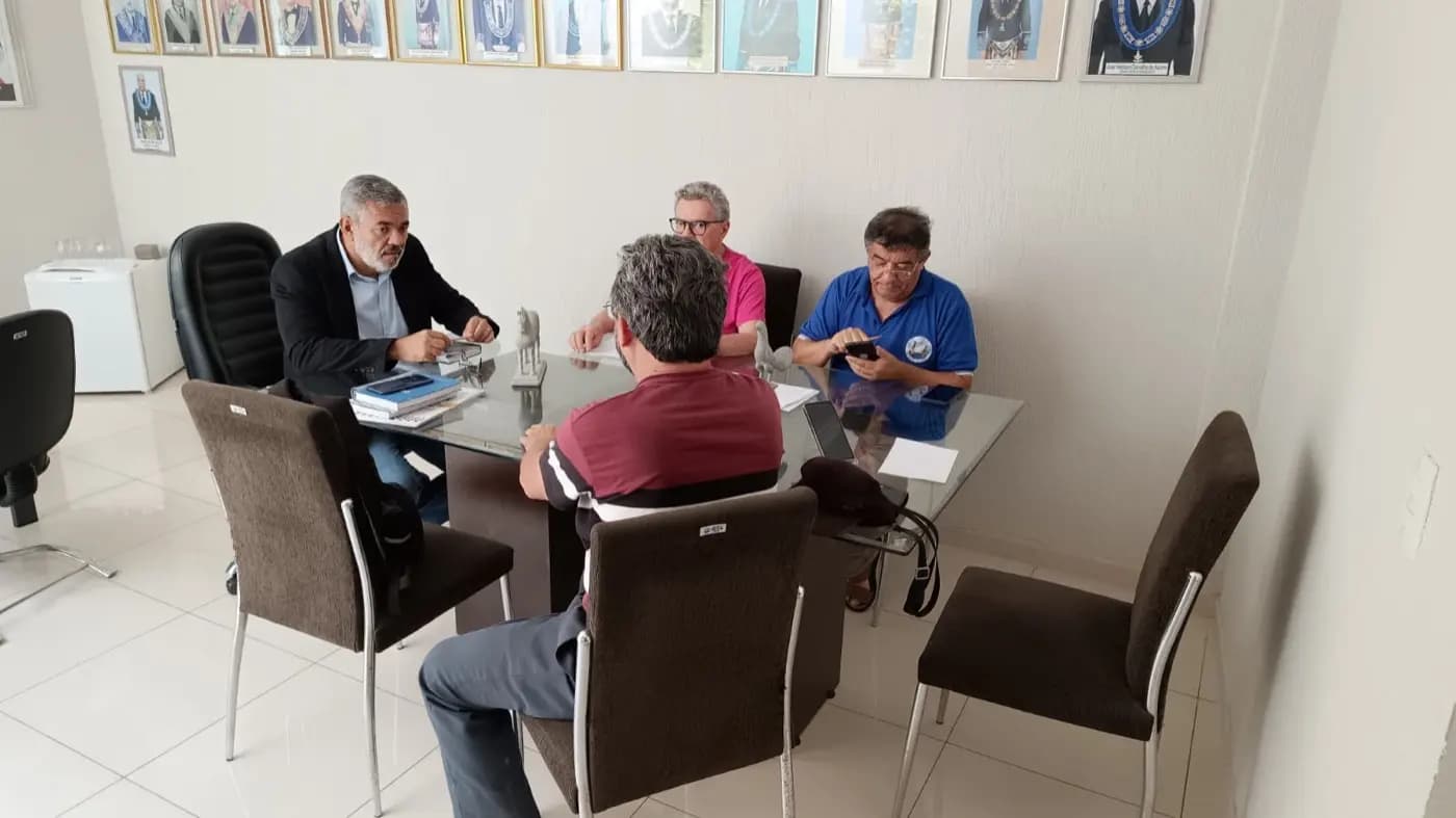 Registro fotográfico: PARTICIPAÇÃO DO GRÃO-MESTRE DO GOB/RN EM REUNIÃO A EQUIPE DE COORDENAÇÃO DO SEGUNDO BATE-PAPO COM OS APRENDIZES MAÇONS.