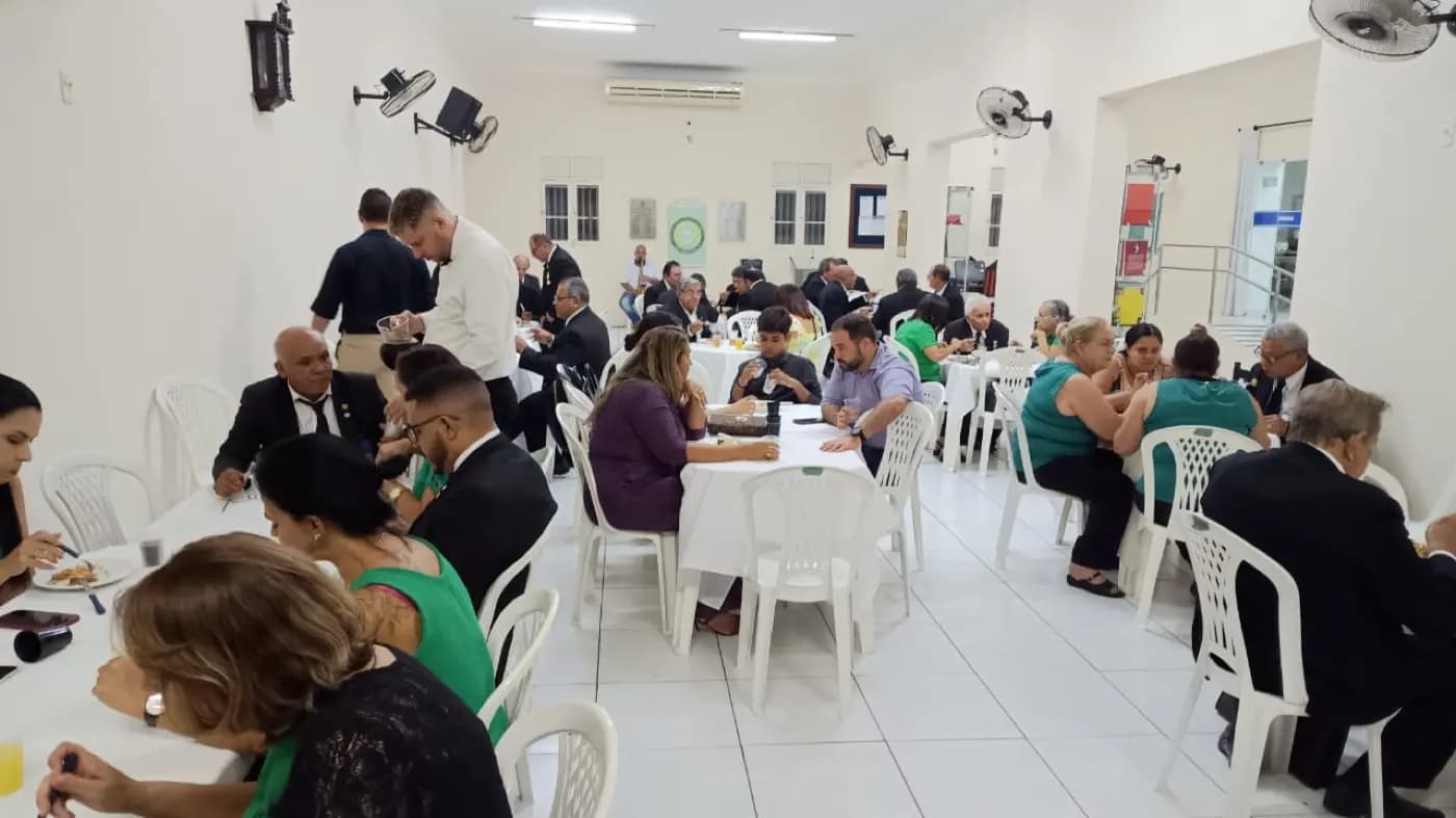 Registro fotográfico: PARTICIPAÇÃO DO GRÃO-MESTRE DO GOB/RN NA SESSÃO MAGNA DE INICIAÇÃO DA ARLS JOÃO CECÍLIO DA COSTA N° 2.116, ORIENTE DE NATAL/RN.
