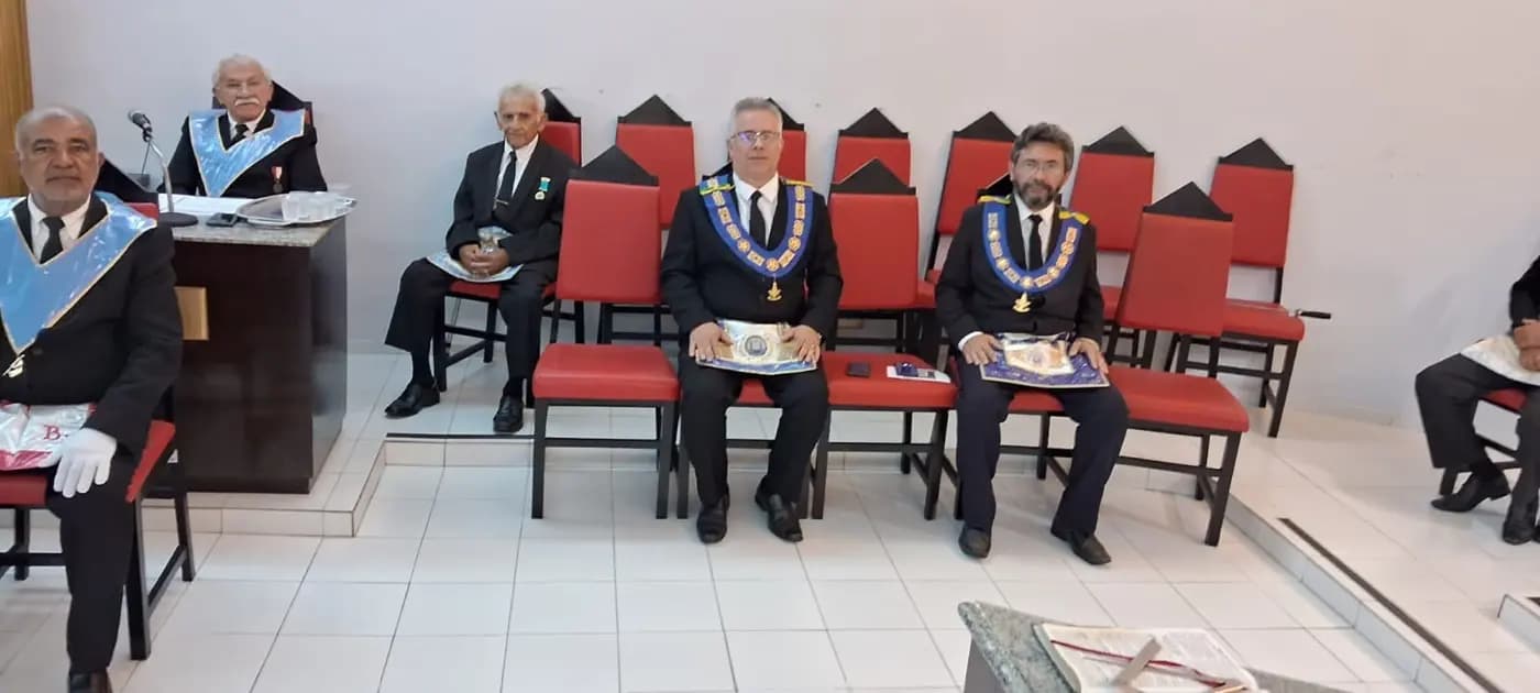 Registro fotográfico: PARTICIPAÇÃO DO GRÃO-MESTRE DO GOB/RN NA SESSÃO MAGNA PÚBLICA DA ARLS JOÃO CECÍLIO DA COSTA N° 2.116, ORIENTE DE NATAL/RN, ALUSIVA AO PERÍODO PASCAL.
