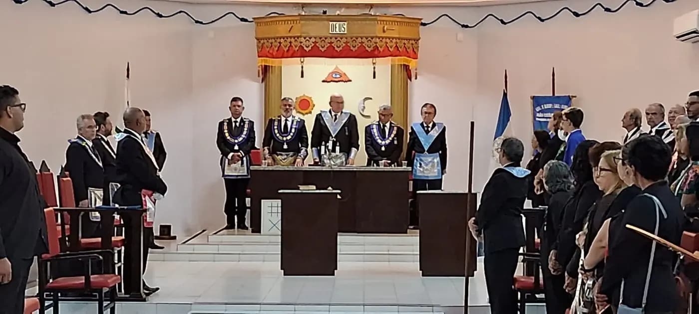Registro fotográfico: PARTICIPAÇÃO DO GRÃO-MESTRE DO GOB/RN NA SESSÃO MAGNA PÚBLICA DA ARLS JOÃO CECÍLIO DA COSTA N° 2.116, ORIENTE DE NATAL/RN, ALUSIVA AO PERÍODO PASCAL.