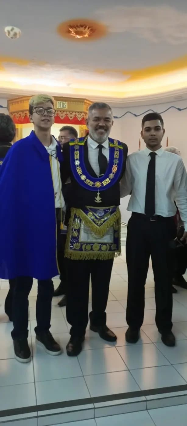 Registro fotográfico: PARTICIPAÇÃO DO GRÃO-MESTRE DO GOB/RN NA SESSÃO MAGNA PÚBLICA DA ARLS JOÃO CECÍLIO DA COSTA N° 2.116, ORIENTE DE NATAL/RN, ALUSIVA AO PERÍODO PASCAL.