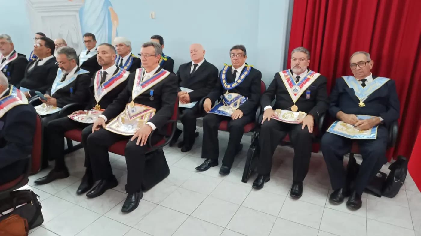 Registro fotográfico: PARTICIPAÇÃO DO GRÃO-MESTRE DO GOB/RN E COMITIVA NA SESSÃO MAGNA DE POSSE DO GRÃO-MESTRE E DO GRÃO-MESTRE ADJUNTO DO GOB/PB.