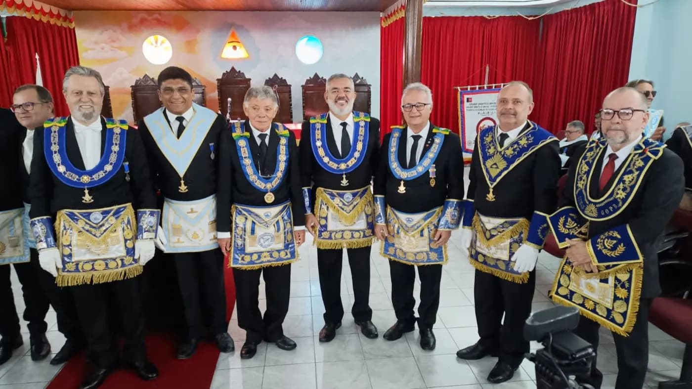 Registro fotográfico: PARTICIPAÇÃO DO GRÃO-MESTRE DO GOB/RN E COMITIVA NA SESSÃO MAGNA DE POSSE DO GRÃO-MESTRE E DO GRÃO-MESTRE ADJUNTO DO GOB/PB.