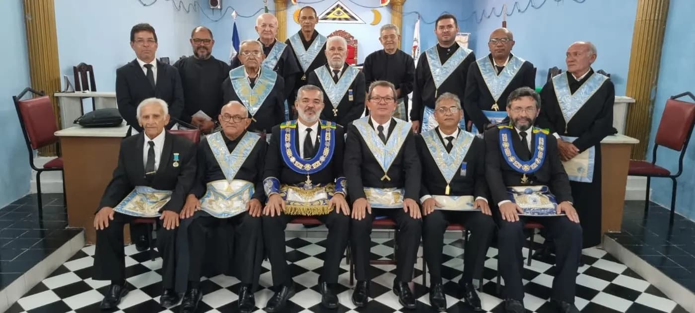 Registro fotográfico: PARTICIPAÇÃO DO GRÃO-MESTRE DO GOB/RN NA SESSÃO ORDINÁRIA NO GRAU DE APRENDIZ, DA ARLS TRAMPOLIM DA VITÓRIA Nº 1.606, ORIENTE DE NATAL/RN.