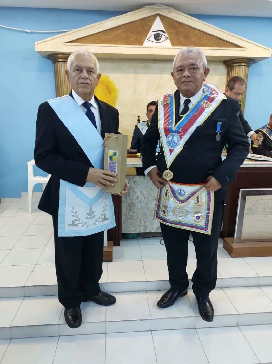 Registro fotográfico: PARTICIPAÇÃO DO GRÃO-MESTRE DO GOB/RN NA SESSÃO MAGNA ALUSIVA AO 13º ANO DE FUNDAÇÃO DA ARLS MONTEIRO LOBATO Nº 4.162, ORIENTE DE PARNAMIRIM/RN.