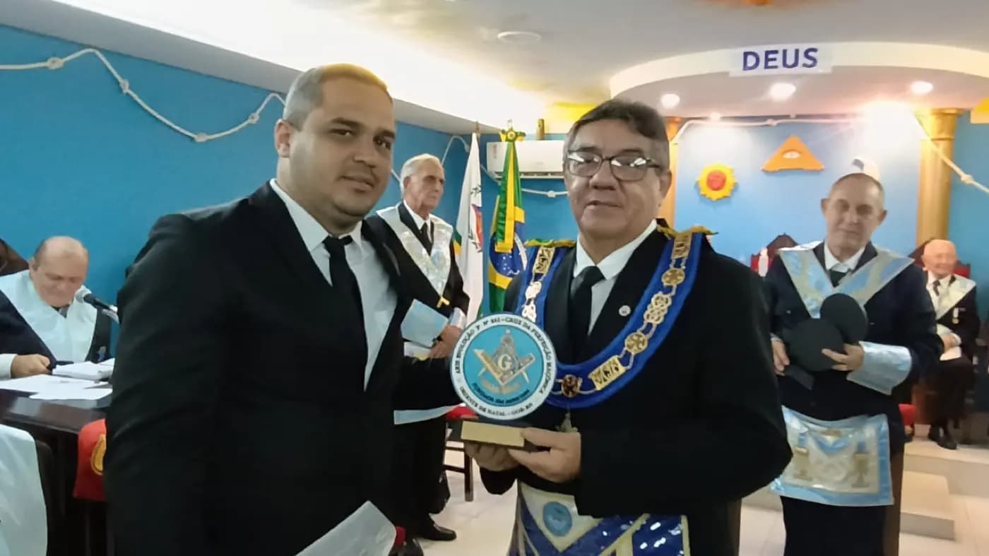 Registro fotográfico: PARTICIPAÇÃO DO GRÃO-MESTRE DO GOB/RN E COMITIVA NA SESSÃO ORDINÁRIA, NO GRAU DE APRENDIZ MAÇOM, DA ARLS EVOLUÇÃO SEGUNDA N° 852, ORIENTE DE NATAL/RN.