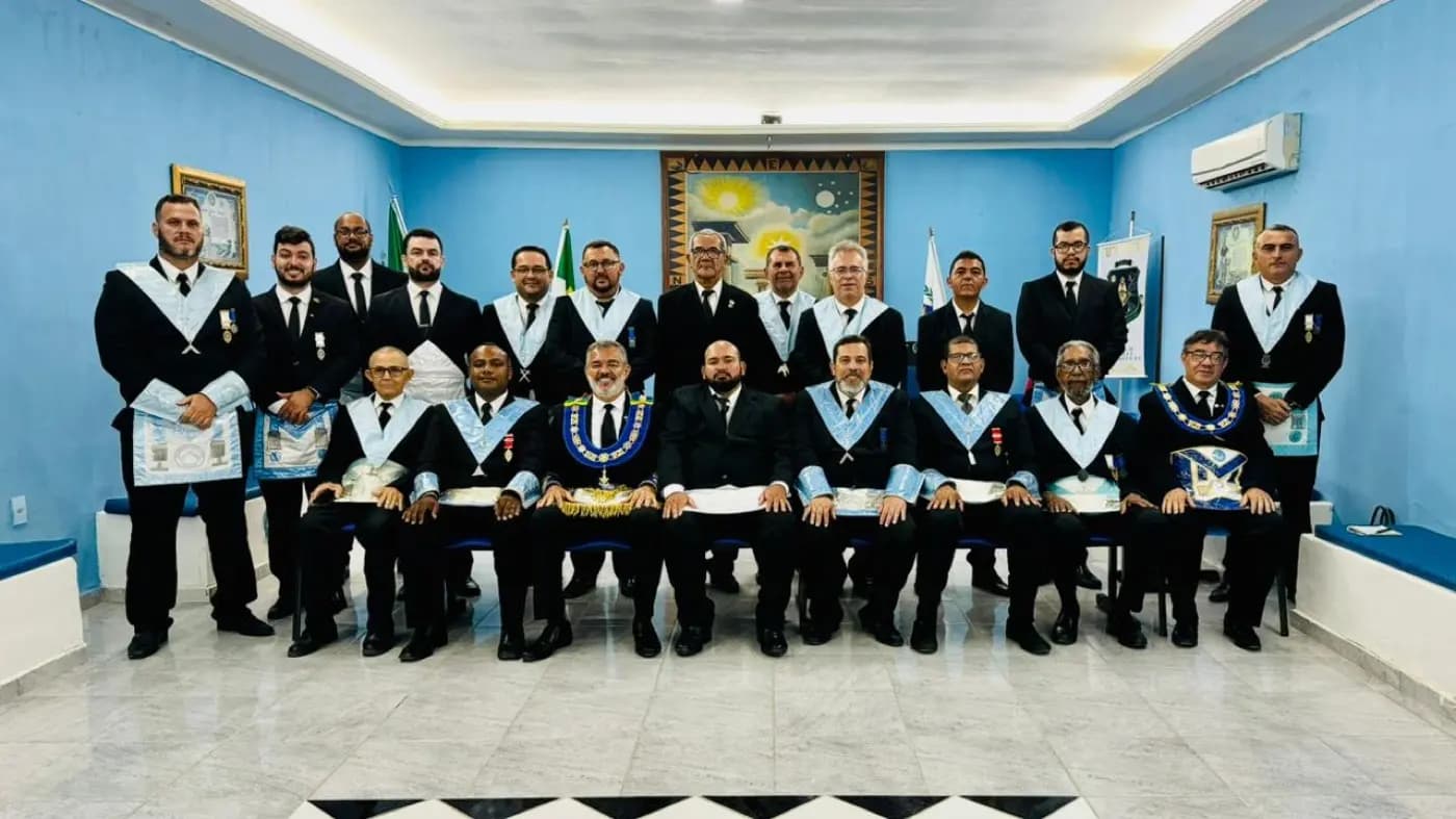 Registro fotográfico: PARTICIPAÇÃO DO GRÃO-MESTRE DO GOB/RN NA SESSÃO MAGNA DE INICIAÇÃO REALIZADA PELA ARLS PEDRO ALVES PINHEIRO N° 3.918, ORIENTE DE EXTREMOZ/RN.