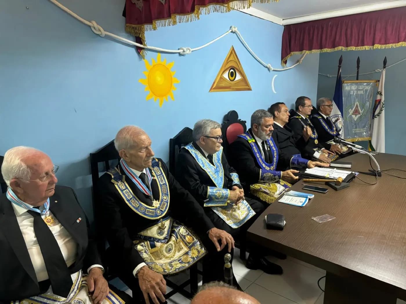 Registro fotográfico: PARTICIPAÇÃO DO GRÃO-MESTRE DO GOB/RN NA SESSÃO ORDINÁRIA NO GRAU DE APRENDIZ MAÇOM, DA ARLS 21 DE ABRIL Nº 1.864, ORIENTE DE PARNAMIRIM/RN.