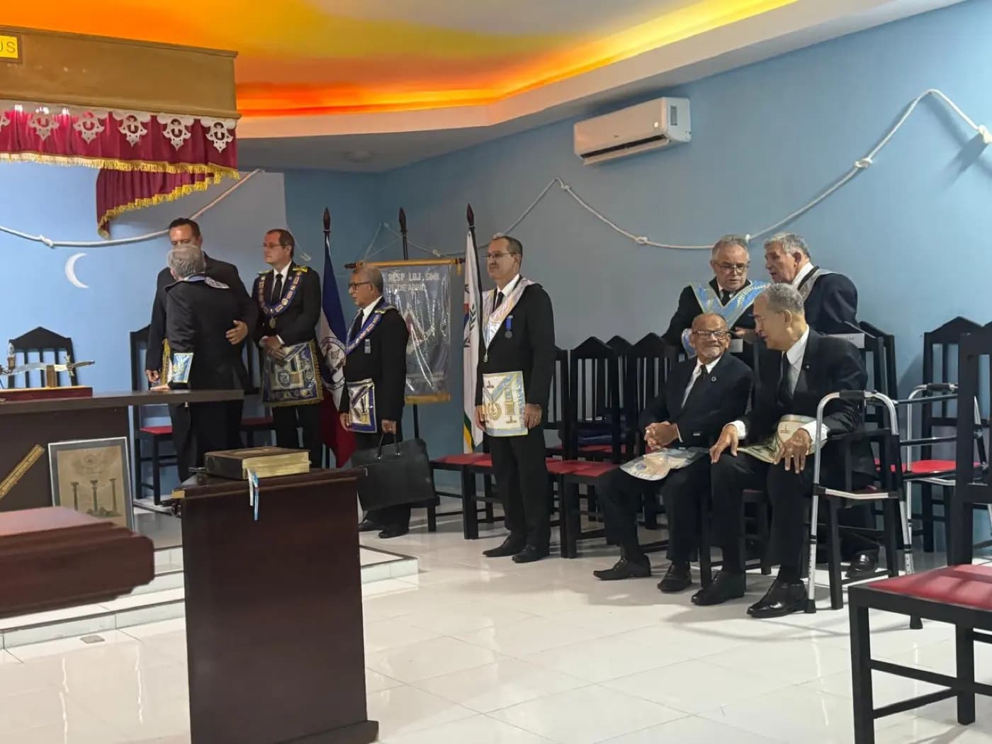 Registro fotográfico: PARTICIPAÇÃO DO GRÃO-MESTRE DO GOB/RN NA SESSÃO ORDINÁRIA NO GRAU DE APRENDIZ MAÇOM, DA ARLS 21 DE ABRIL Nº 1.864, ORIENTE DE PARNAMIRIM/RN.