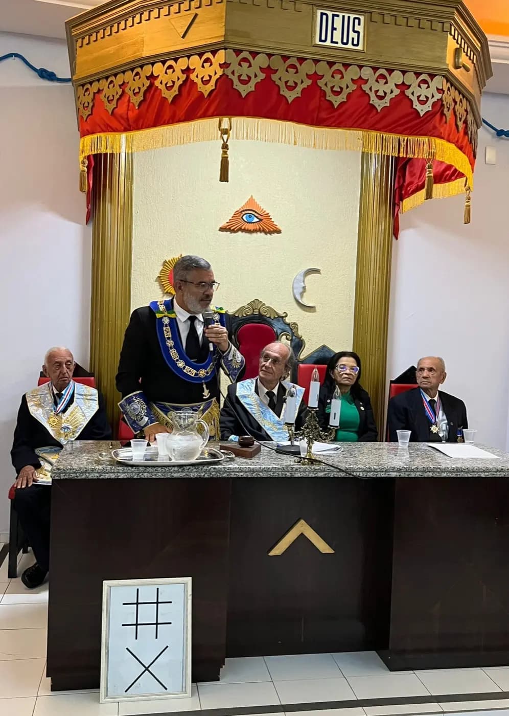 Registro fotográfico: PARTICIPAÇÃO DO GRÃO-MESTRE DO GOB/RN NA SESSÃO MAGNA PÚBLICA ALUSIVA AO DIA DAS MÃES, REALIZADA PELA ARLS 21 DE MARÇO N° 152, ORIENTE DE NATAL/RN.