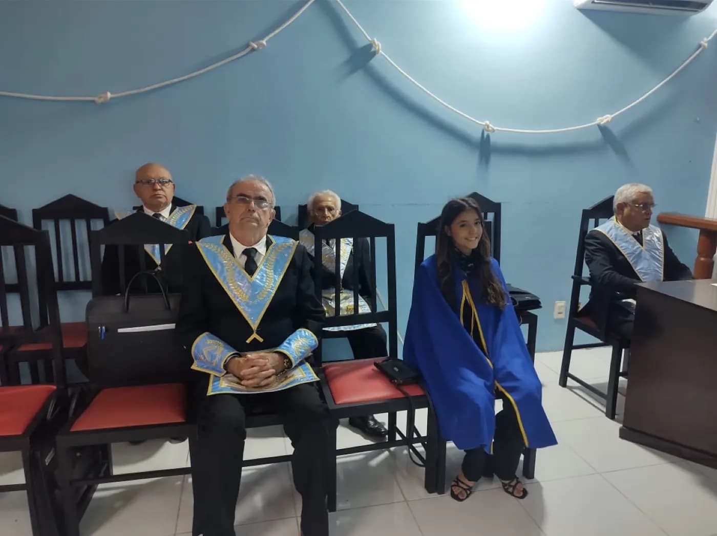 Registro fotográfico: PARTICIPAÇÃO DO GRÃO-MESTRE DO GOB/RN NA SESSÃO MAGNA PÚBLICA ALUSIVA AO DIA DAS MÃES, REALIZADA PELA ARLS GENTIL MARINHO N° 2.070, ORIENTE DE PARNAMIRIM/RN.
