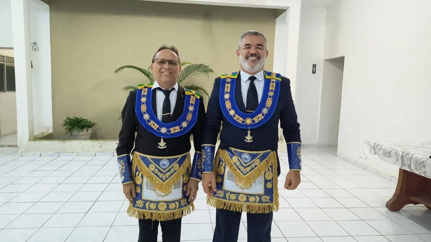 Registro fotográfico: PARTICIPAÇÃO DO GRÃO-MESTRE E DO GRÃO-MESTRE ADJUNTO DO GOB/RN, NA SESSÃO ORDINÁRIA, NO GRAU DE APRENDIZ, REALIZADA PELA ARLS UNIÃO NATALENSE Nº 2.414, ORIENTE DE PARNAMIRIM/RN.