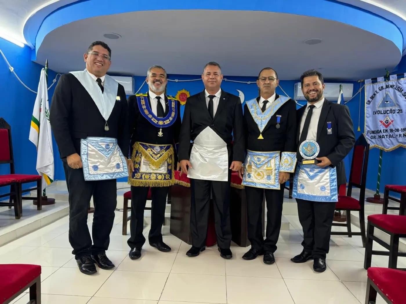 Registro fotográfico: PARTICIPAÇÃO DO GRÃO-MESTRE DO GOB/RN NA SESSÃO MAGNA DE INICIAÇÃO REALIZADA PELA ARLS EVOLUÇÃO SEGUNDA N° 852, ORIENTE DE NATAL/RN.