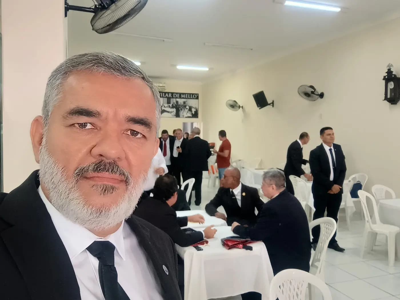 Registro fotográfico: PARTICIPAÇÃO DO GRÃO-MESTRE DO GOB/RN NA SESSÃO MAGNA DE INICIAÇÃO REALIZADA PELA ARLS UNIVERSITÁRIA MÁRIO VILAR DE MELO N° 4.085, ORIENTE DE NATAL/RN.