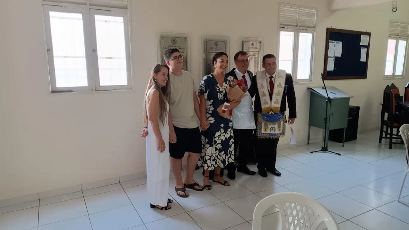 Registro fotográfico: PARTICIPAÇÃO DO GRÃO-MESTRE DO GOB/RN NA SESSÃO MAGNA DE INICIAÇÃO REALIZADA PELA ARLS UNIVERSITÁRIA MÁRIO VILAR DE MELO N° 4.085, ORIENTE DE NATAL/RN.