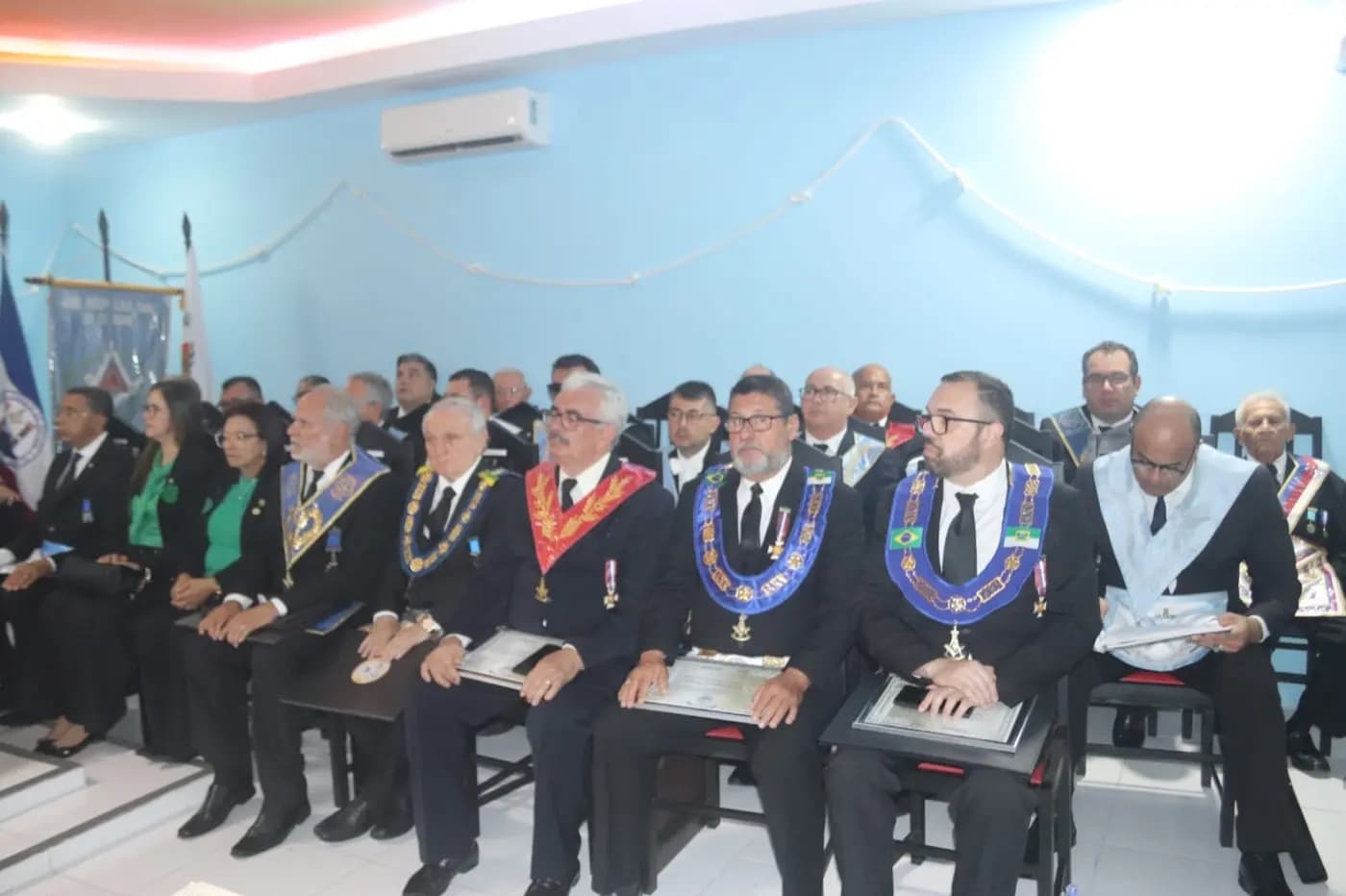 Registro fotográfico: SESSÃO MAGNA PÚBLICA EM CONJUNTO DAS TRÊS POTÊNCIAS MAÇÔNICAS REGULARES DO RIO GRANDE DO NORTE (GOB/RN, GLERN E GORN), ALUSIVA AO DIA DO MAÇOM/2024.