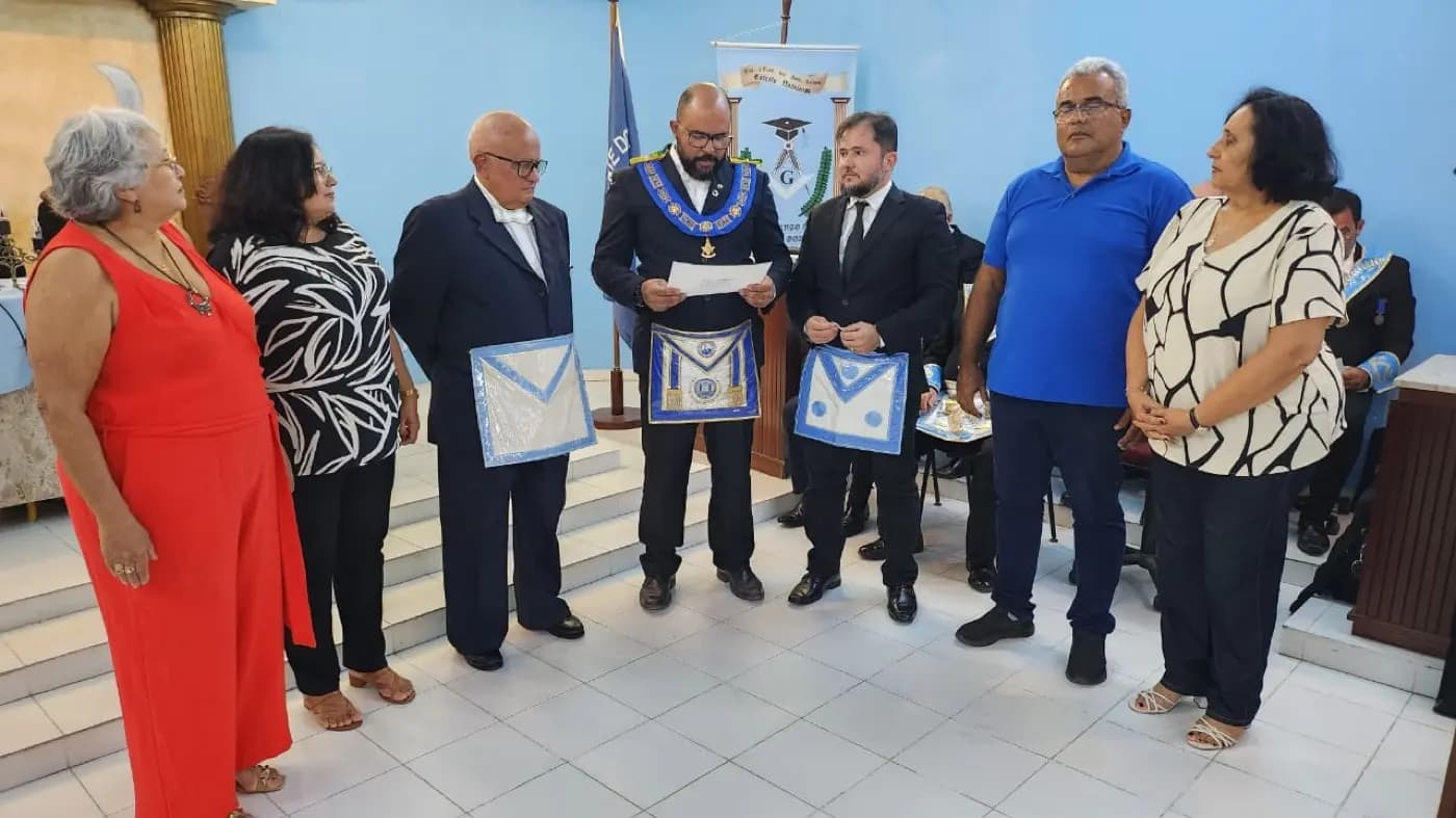 Registro fotográfico: SESSÃO MAGNA PÚBLICA COMEMORATIVA AO DIA DOS PAIS, REALIZADA PELAS LOJAS MAÇÔNICAS DO COMPLEXO UNIÃO NATALENSE, ORIENTE DE PARNAMIRIM/RN.