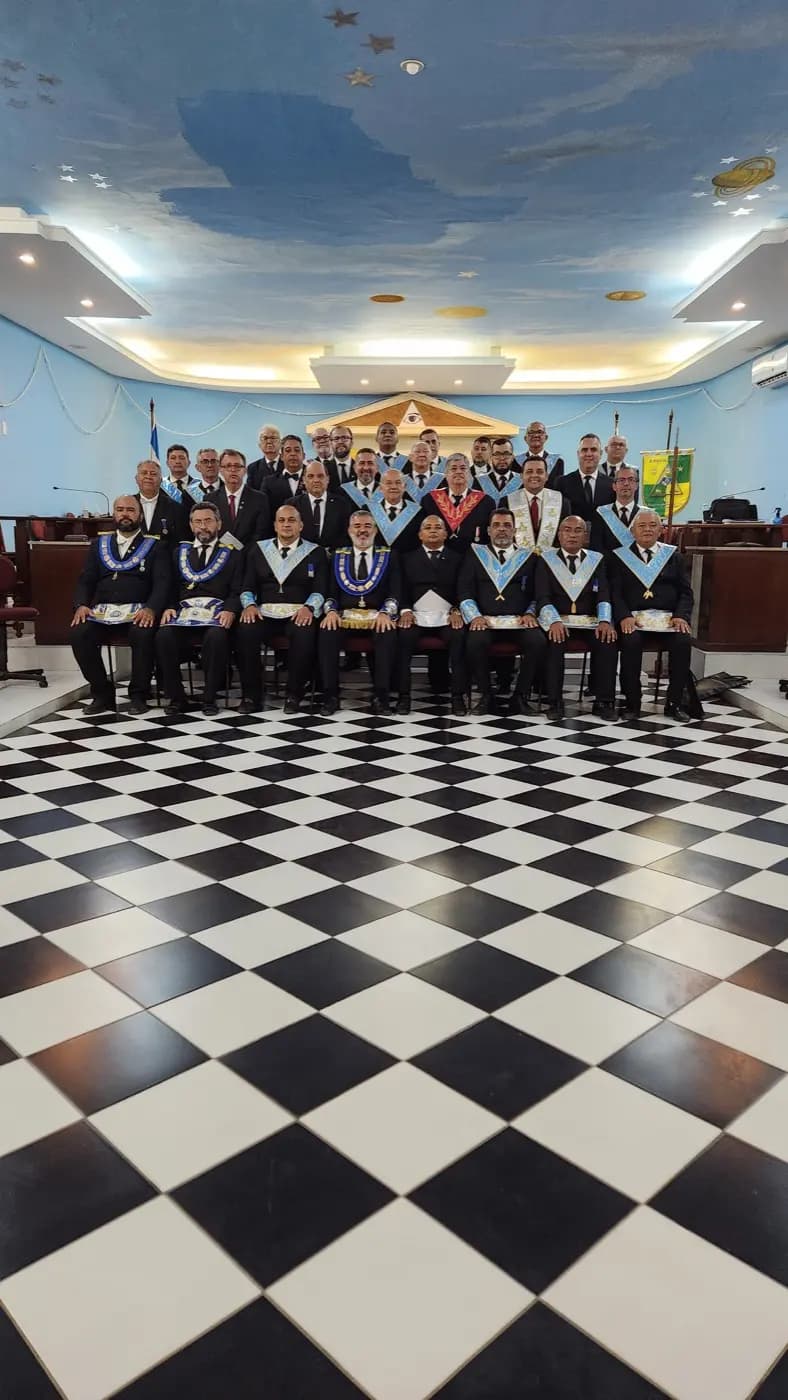 Registro fotográfico: PARTICIPAÇÃO DO GRÃO-MESTRE DO GOB/RN NA SESSÃO MAGNA DE INICIAÇÃO REALIZADA PELA LOJA MAÇÔNICA MONTEIRO LOBATO N° 4.162, ORIENTE DE PARNAMIRIM/RN.