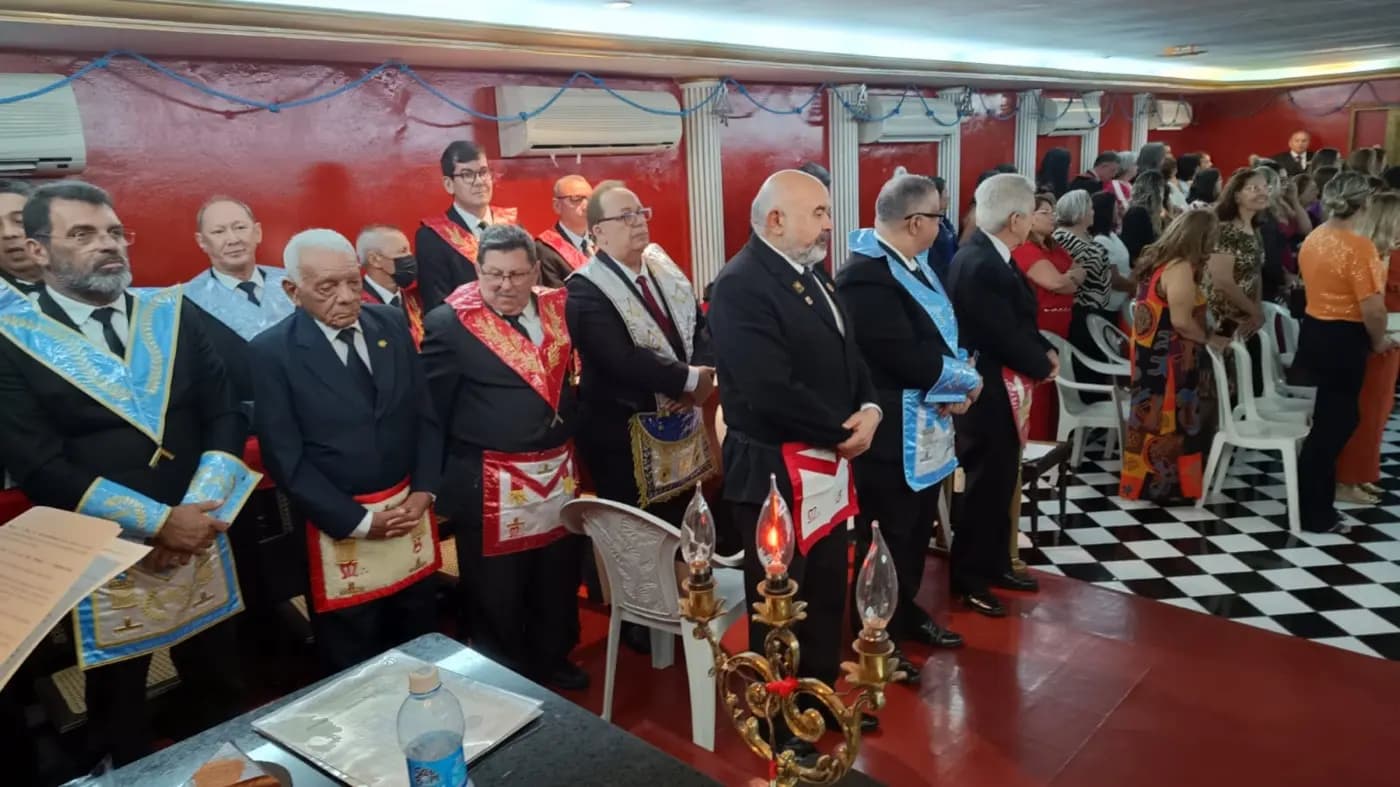 Registro fotográfico: PARTICIPAÇÃO DO GRÃO-MESTRE DO GOB/RN E COMITIVA, NA SESSÃO MAGNA PÚBLICA ALUSIVA AO 71º ANO DE FUNDAÇÃO DA LOJA MAÇÔNICA PADRE MIGUELINHO Nº 03, ORIENTE DE NATAL/RN, JURISDICIONADA AO GORN.
