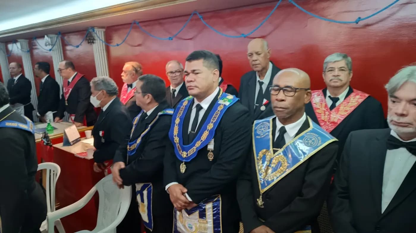 Registro fotográfico: PARTICIPAÇÃO DO GRÃO-MESTRE DO GOB/RN E COMITIVA, NA SESSÃO MAGNA PÚBLICA ALUSIVA AO 71º ANO DE FUNDAÇÃO DA LOJA MAÇÔNICA PADRE MIGUELINHO Nº 03, ORIENTE DE NATAL/RN, JURISDICIONADA AO GORN.
