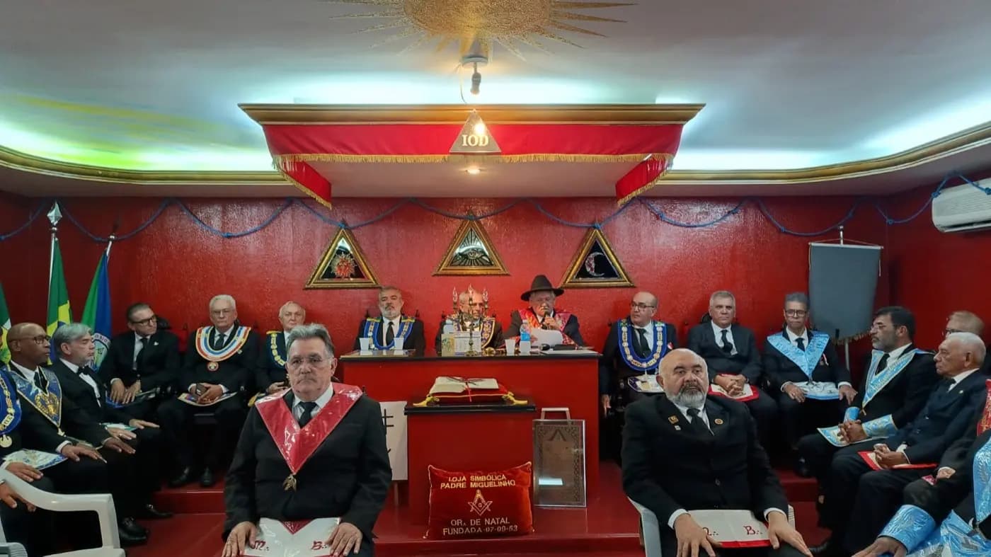 Registro fotográfico: PARTICIPAÇÃO DO GRÃO-MESTRE DO GOB/RN E COMITIVA, NA SESSÃO MAGNA PÚBLICA ALUSIVA AO 71º ANO DE FUNDAÇÃO DA LOJA MAÇÔNICA PADRE MIGUELINHO Nº 03, ORIENTE DE NATAL/RN, JURISDICIONADA AO GORN.