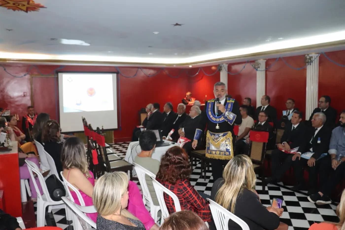 Registro fotográfico: PARTICIPAÇÃO DO GRÃO-MESTRE DO GOB/RN E COMITIVA, NA SESSÃO MAGNA PÚBLICA ALUSIVA AO 71º ANO DE FUNDAÇÃO DA LOJA MAÇÔNICA PADRE MIGUELINHO Nº 03, ORIENTE DE NATAL/RN, JURISDICIONADA AO GORN.