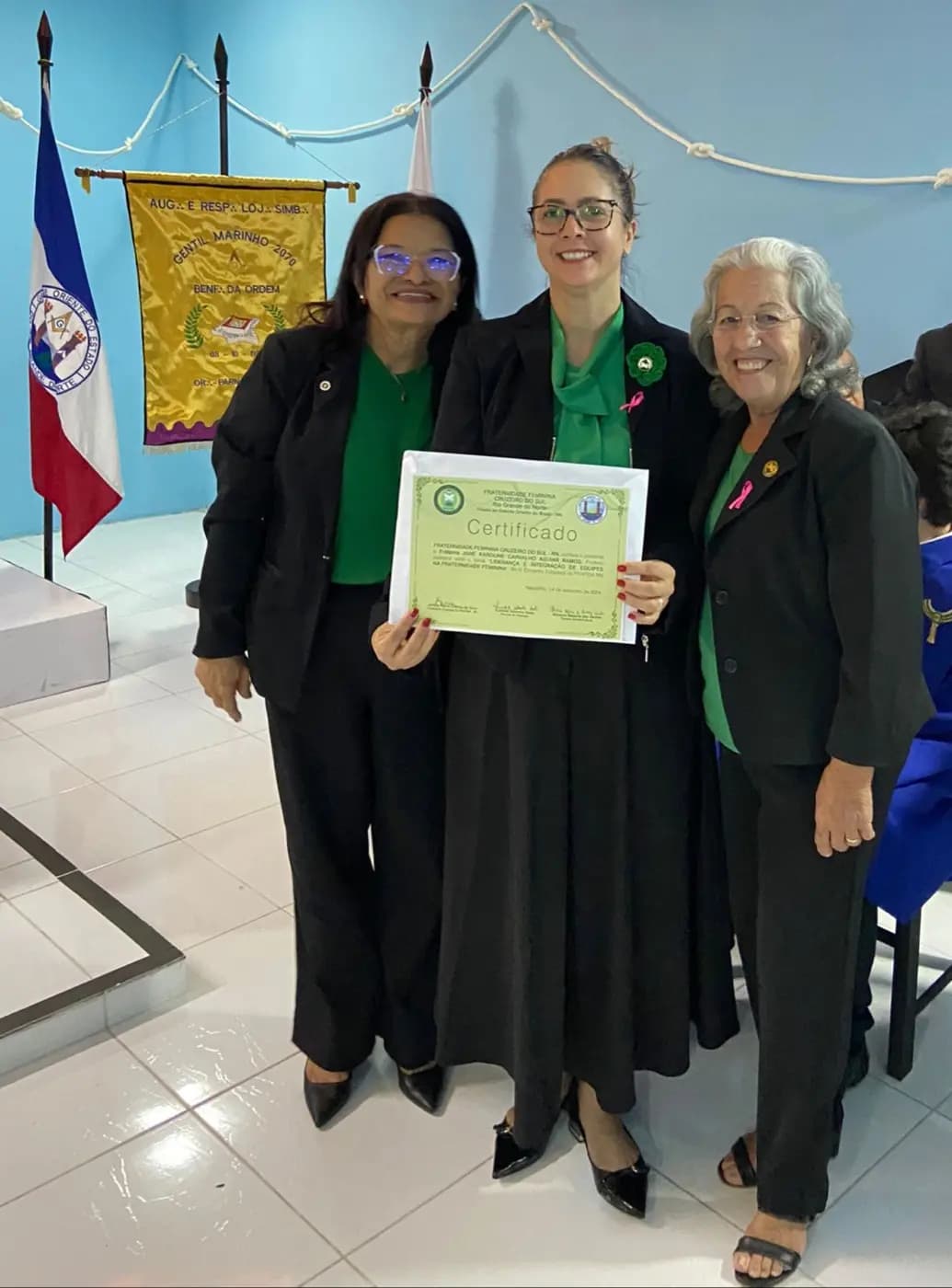 Registro fotográfico: SESSÃO MAGNA PÚBLICA ALUSIVA AO 45º ANO DE FUNDAÇÃO DA LOJA MAÇÔNICA GENTIL MARINHO Nº 2070, ORIENTE DE PARNAMIRIM/RN.