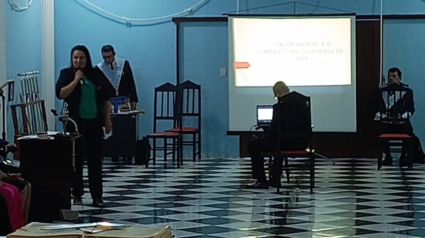 Registro fotográfico: SESSÃO MAGNA PÚBLICA ALUSIVA AO 45º ANO DE FUNDAÇÃO DA LOJA MAÇÔNICA GENTIL MARINHO Nº 2070, ORIENTE DE PARNAMIRIM/RN.