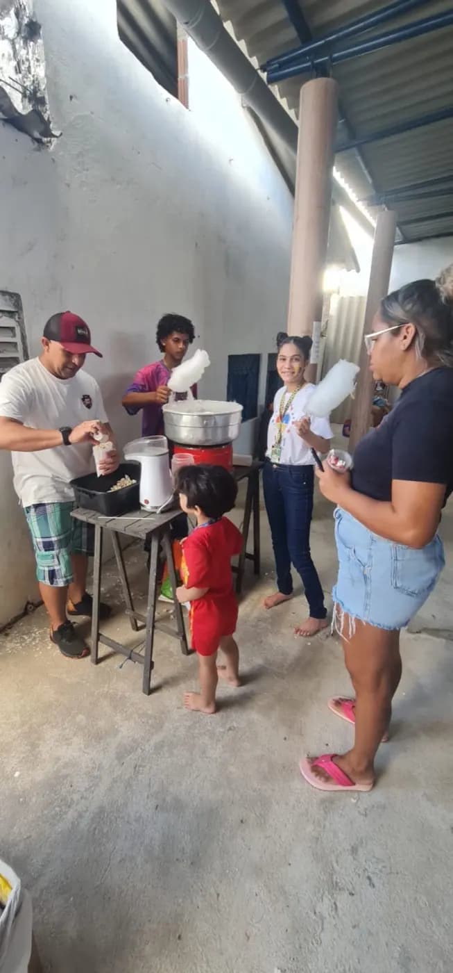 Registro fotográfico: ATO ALUSIVO AO DIA DAS CRIANÇAS, REALIZADO PELA LOJA MAÇÔNICA PEDRO ALVES PINHEIRO Nº 3.918, ORIENTE DE EXTREMOZ/RN, JUNTAMENTE COM A FRATERNIDADE FEMININA CRUZEIRO DO SUL “FLOR DE LIS”, A ELA VINCULADA, E COM O INSTITUTO OLHE PRA MIM (I.O.P.M.).