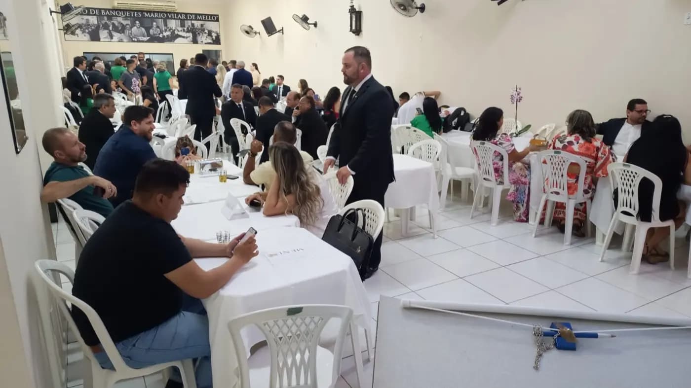 Registro fotográfico: PARTICIPAÇÃO DO GRÃO-MESTRE E DO GRÃO-MESTRE ADJUNTO DO GOB/RN NA SESSÃO DE RETORNO AOS TRABALHOS MAÇÔNICOS DO ANO DE 2025, REALIZADA PELA LOJA MAÇÔNICA JOÃO CECÍLIO DA COSTA N° 2.116, ORIENTE DE NATAL/RN.