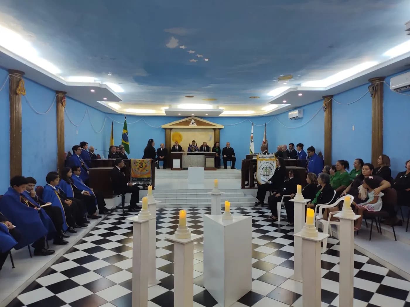 Registro fotográfico: SESSÃO DE POSSE DA NOVA DIRETORIA DO NÚCLEO ALFA UNIÃO NATALENSE N°42, DA AÇÃO PARAMAÇÔNICA JUVENIL DO GRANDE ORIENTE DO BRASIL.