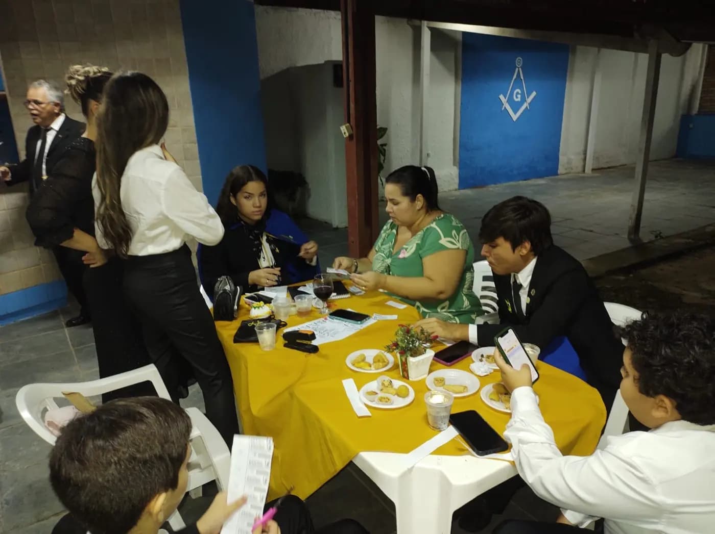 Registro fotográfico: SESSÃO MAGNA PÚBLICA ALUSIVA AO 51º ANO DE FUNDAÇÃO DA LOJA MAÇÔNICA UNIÃO NATALENSE Nº 2.414, ORIENTE DE PARNAMIRIM/RN, E AO DIA INTERNACIONAL DA MULHER.